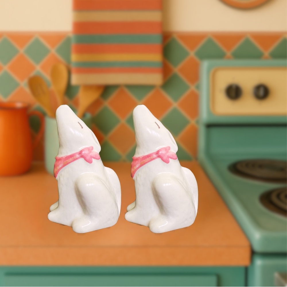 Vintage Coyote Salt & Pepper Shakers